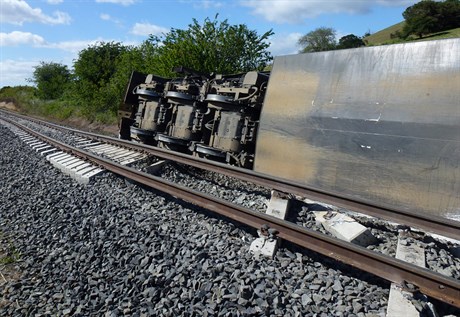 Figure 4: Sleepers pushed into bunches adjacent to locomotive TR10